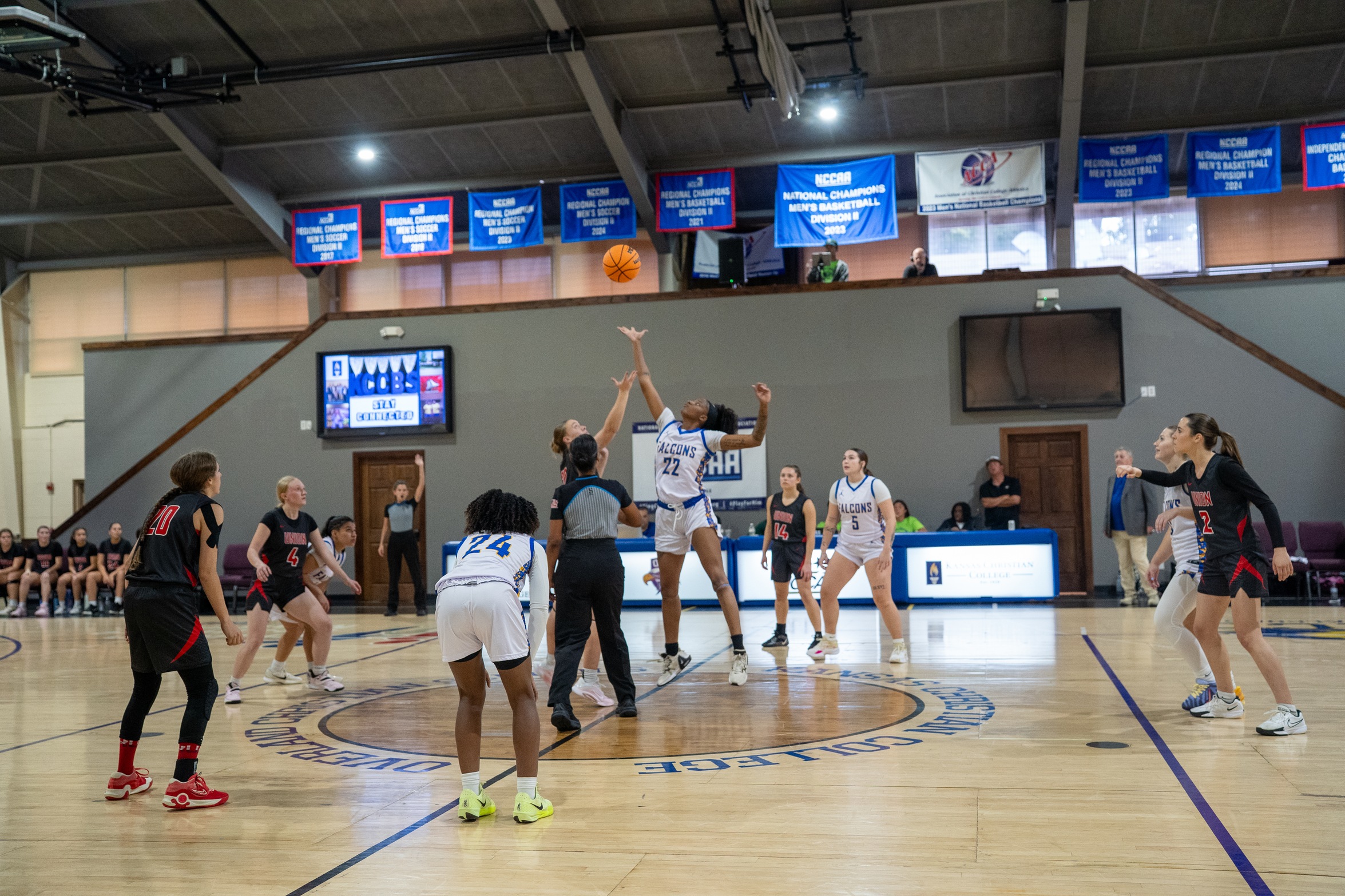Women's Basketball Remains Unbeaten at Home