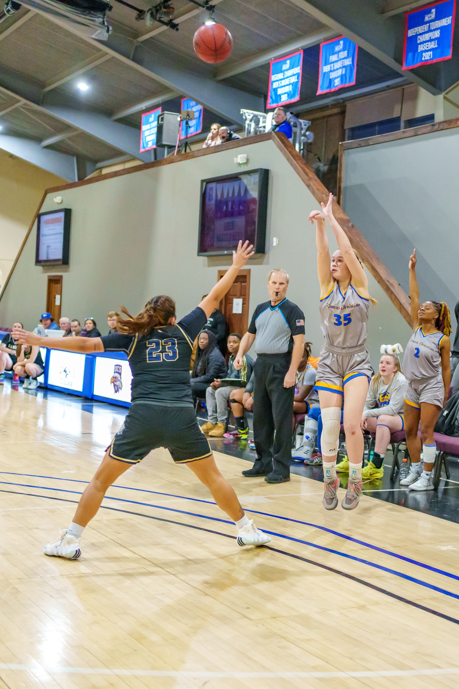 Women's Basketball Fights Hard in Texas Trip